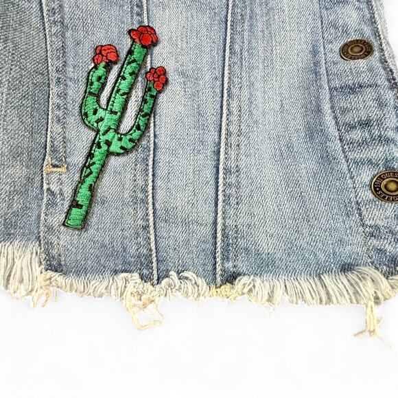 GUESS Cropped Frayed Denim Jacket S USA Cactus Patches Boho Festival 90sRevival - Picture 11 of 13